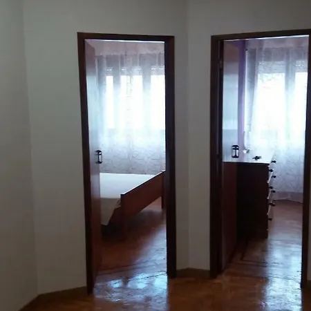 Apartament Apartament Romica