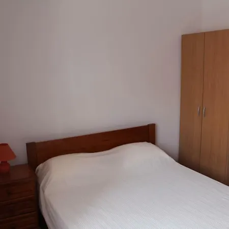 公寓 Apartament Romica